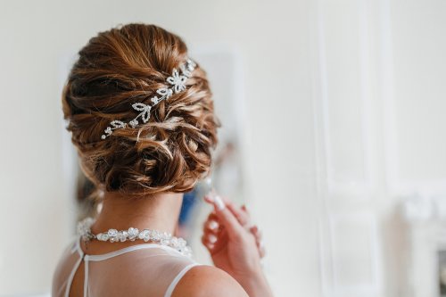 Forget Flowers(2020): Consider These Amazing Bridal Hair Accessories that  Will Sit Like a Crown on Your Head.