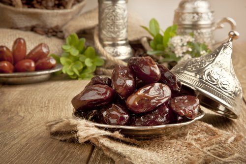 Tak Perlu Bingung Ini 10 Buah Tangan Yang Bisa Dijadikan Oleh Oleh Sepulang Umrah