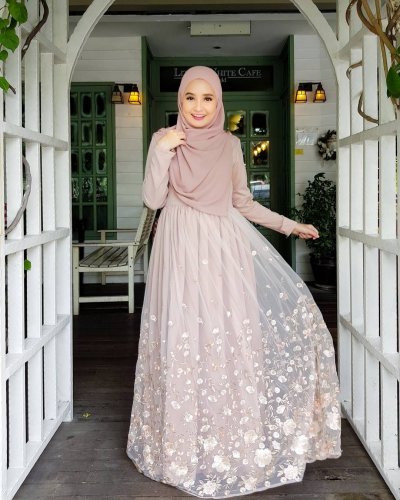 Tampil Up To Date Dengan 10 Model Gamis Kekinian Untuk Para Muslimah Di Tahun 2020