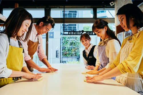 パン好きの方へ】ABCクッキングでパン作り体験＆名入れまな板ギフト