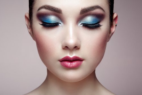 4 Tutorial Makeup Yang Bisa Menonjolkan Keindahan Matamu Dan 6 Cara Menggunakan Eyeshadow Sesuai Kebutuhan 2018 4 Tutorial Makeup Yang Bisa Menonjolkan Keindahan Matamu Dan 6 Cara Menggunakan Eyeshadow Sesuai Kebutuhan 2018