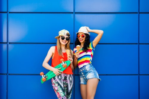 Featured image of post Bareng Sahabat Perempuan Baju Couple Sahabat Berhijab Keduanya tampil kompak dan tampl kekinian