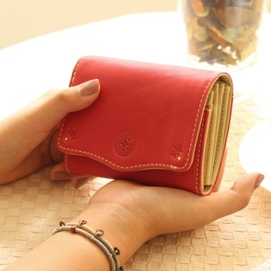 女性に人気の可愛い二つ折り財布 レディースブランドランキングtop10 最新版 ベストプレゼントガイド