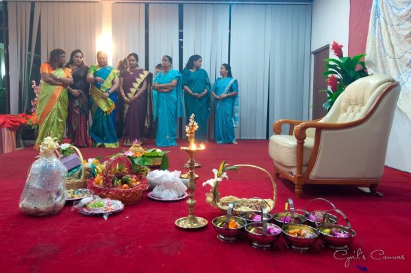 10 Unique Valaikappu Return Gifts Ideas for Guests Who Come Bearing Blessings and Presents for the Mother-to-Be (2020)