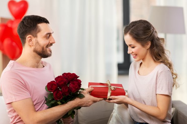 Top 10 quà tặng dành cho nàng thể hiện sự tinh tế của bạn trong ngày 14/2 (năm 2022)