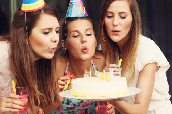 BFFs Birthday? Here Are the Top 10 Gift Ideas for a Girl Best Friend in 2018