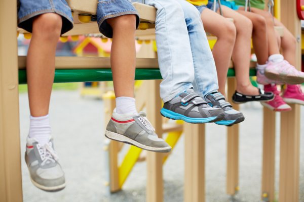 Simak Ide 30 Kado Sepatu untuk Anak Laki-Laki Usia 4 Tahun dari Pakar Anatomi Kaki Anak! (2023) 