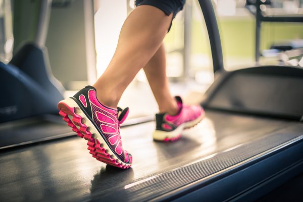 10 Rekomendasi Alat Olahraga Lari di Rumah untuk Kamu yang Malas Keluar Rumah (2023)