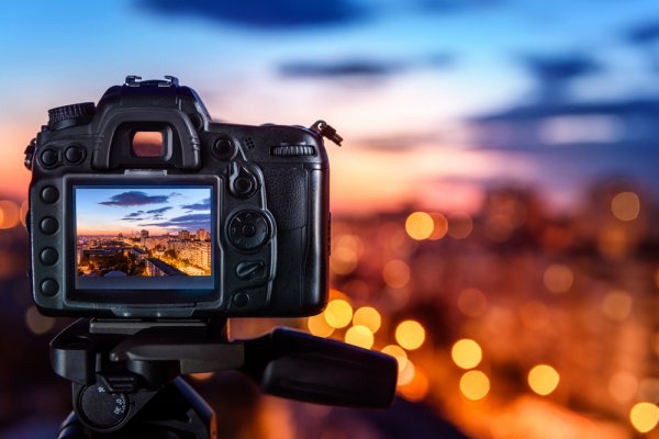 10 Rekomendasi Kamera Lumix dari Panasonic untuk Videografer Profesional (2021)