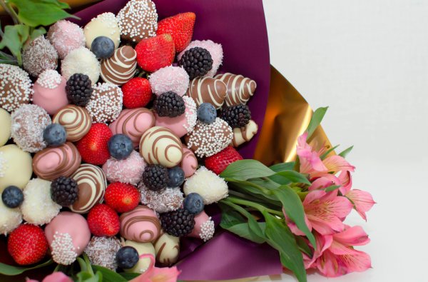 Get Creative with Your Gifts of Chocolate! Top 10 Chocolate Bouquet Baskets for Every Occasion (2022)