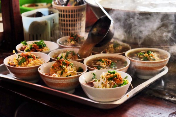 12 Rekomendasi Restoran Terbaik untuk Santap Siang di Solo yang Memikat Lidah (2024)