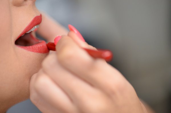 Bibir Cantik Jadi Idaman, Ini 30 Rekomendasi Shade Lipstik Merek Viva dan Red A Bikin Bibir Makin Menawan (2023)