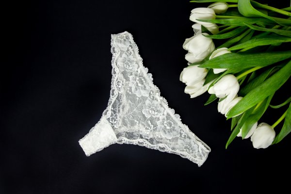 Siap Tampil Seksi? Inilah 25 Rekomendasi Celana Dalam Wanita Putih Motif Bunga yang Nyaman Dipakai (2023)