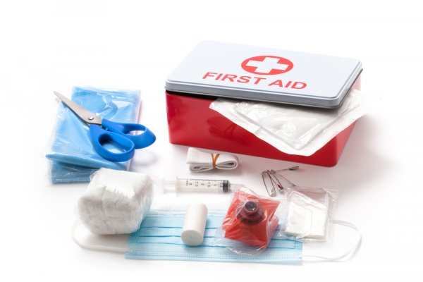 Pentingnya Kotak P3K dan 12+ Rekomendasi Peralatan Kesehatan yang Harus Ada di Rumah