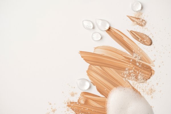 15 Rekomendasi CC Cream yang Cocok untuk Kulit Berminyak dan Berjerawat (2023)