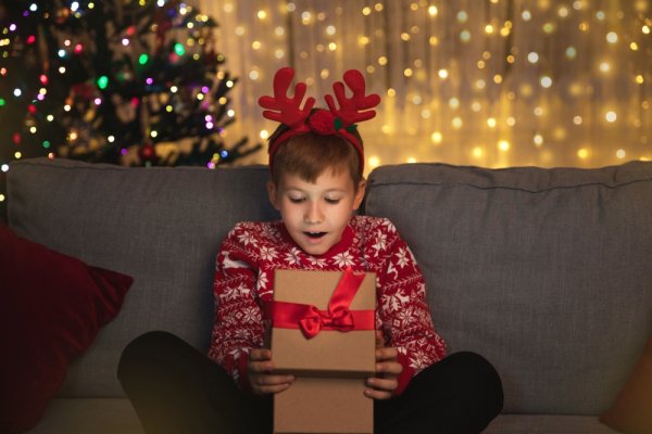10 gợi ý mua quà Noel cho bé trai tiểu học ngộ nghĩnh, được yêu thích nhất (năm 2021)