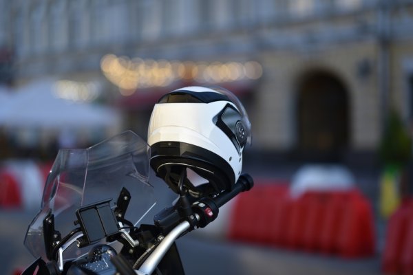 Suka Berkendara dengan Motor? Yuk Cek 15 Rekomendasi Helm KYT Terbaru, Bisa Bikin Makin Percaya Diri! (2023)
