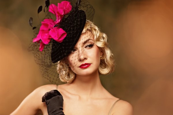 Ternyata Ini Aturan Fashion dan 6 Model Topi Miring yang Sering Digunakan Perempuan di Keluarga Kerajaan Inggris