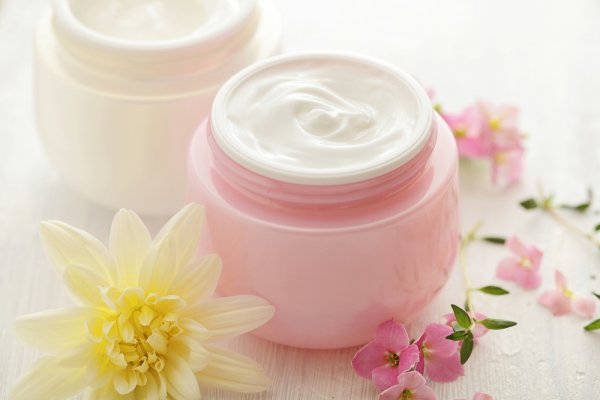 Dapatkan Kulit Wajah Sehat dan Terlindungi dengan 10 Rekomendasi Day Cream Terbaik Ini! (2023)