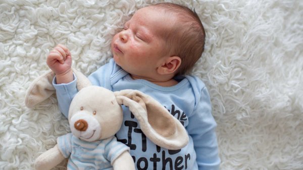 बेबी मुँहासे: उनका क्या कारण है, आप कैसे रोक सकते हैं और  शिशु की त्वचा को स्वस्थ रखने के लिए कुछ  सरल उपाय ।