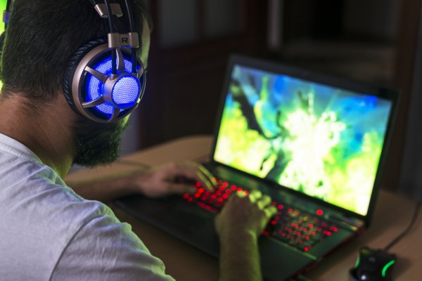 10 Rekomendasi Laptop Gaming Keren yang Bikin Nge-Game Makin Puas (2021)