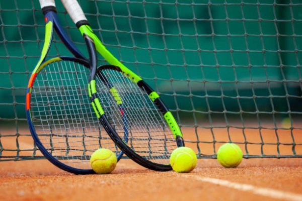 15 Rekomendasi Raket Tenis untuk Setiap Gaya Bermain, Temukan Raket yang Cocok untuk Anda (2023)