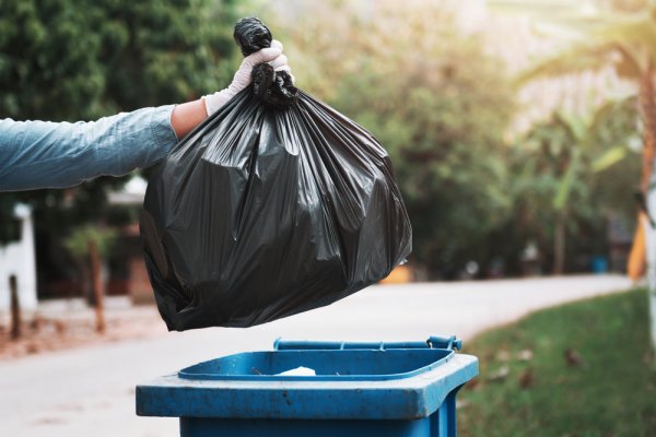 15 Rekomendasi Trash Bag Terunggul untuk Mengatasi Berbagai Jenis Sampah (2023)