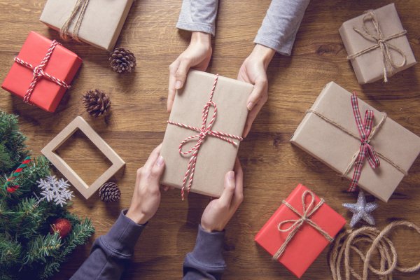 30 Rekomendasi Hadiah untuk Teman yang Mendapatkan Pekerjaan Baru   dari Pakar Kado (2023)