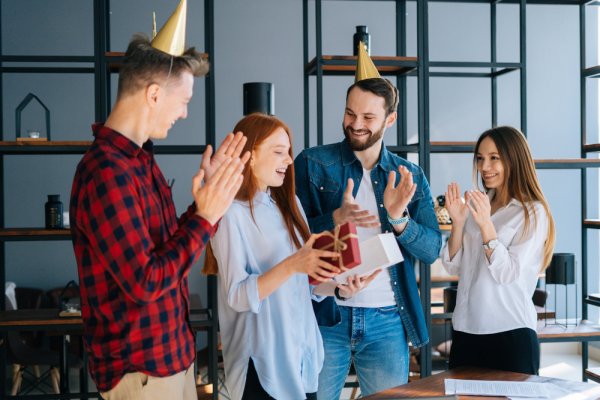 Top 10 món quà khai trương văn phòng độc đáo tặng bạn bè (năm 2021)