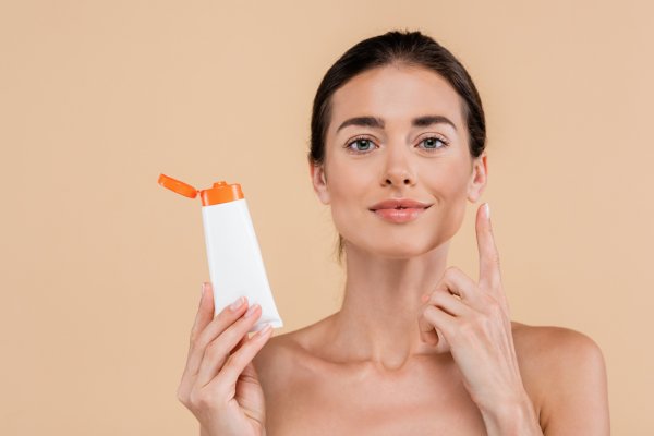 14 Rekomendasi Sunscreen Korea untuk Melindungi Kulit Anda (2023)