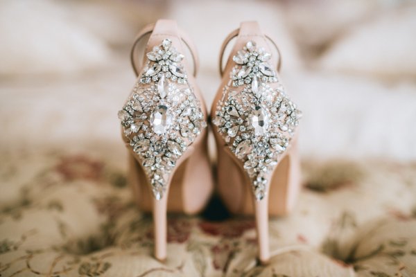 Tips Memilih Wedding Shoes dan 10 Rekomendasi yang Cocok Menyempurnakan Hari Bahagiamu