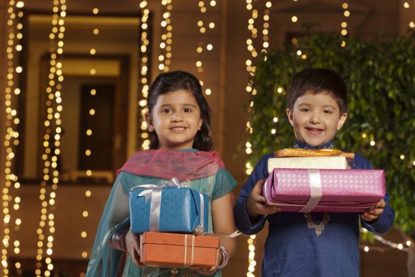 With Diwali Nearly Here, What are You Getting the Little Ones? Check Out 10 Superb Diwali Gifts for Kids (2019)