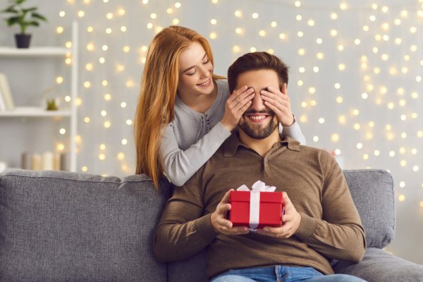 10 gợi ý mua quà tặng bạn trai sinh nhật độc đáo và ý nghĩa (năm 2021)