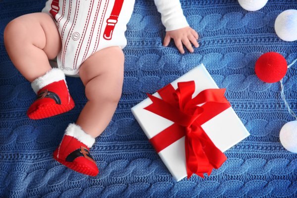Gợi ý 10 món quà dành tặng cho bé trai vào tiệc đầy tháng (năm 2021)