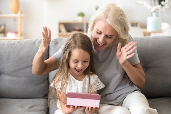 Gợi ý 10 món quà cho bé gái 5 tuổi dễ thương và ý nghĩa (năm 2022)
