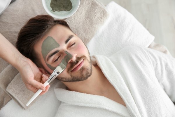 Inilah 10 Rekomendasi Tempat Terbaik untuk Melakukan Rutinitas Skincare Wajib Pria di Klinik Kecantikan (2023)

