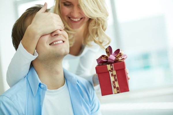 Need a Return Gift for Husband to Thank Him? 10 Cute Gifts That Will Make Him Feel Appreciated