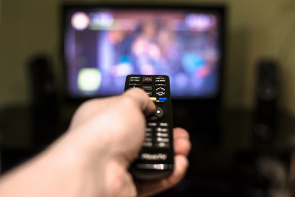 Tren Menikmati Alternatif Hiburan pada Televisi Berbayar  yang Semakin Menjamur di Indonesia dan 8 Rekomendasi Televisi Berbayar	