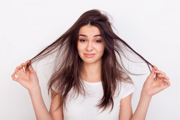 Is the Problem of Oily Dandruff Being a Nuisance for You(2020)?10 Hair Shampoos that'll Help You Say Bye-Bye to Flakes for Good Plus Some Home Remedies to Get Rid of Dandruff.