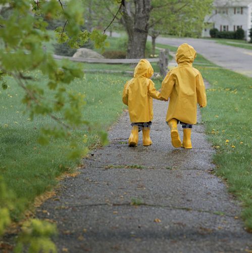 Jangan Takut Si Kecil Terkena Hujan Lagi dengan 10 Rekomendasi Jas Hujan Anak dari BP-Guide (2023)