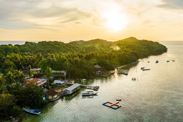 Lengkapi Kunjungan Wisata Anda ke 10 Pantai Terbaik di Jawa Tengah 