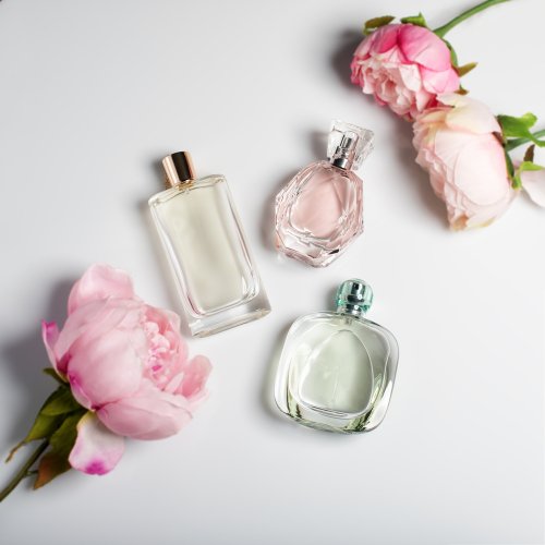 15 Rekomendasi Parfum Wanita dengan Kekuatan Aroma yang Tahan Lama (2023)