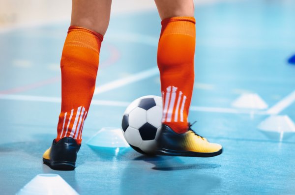 15 Rekomendasi Sepatu Futsal Specs Terbaik, Kamu Sudah Punya? (2023)