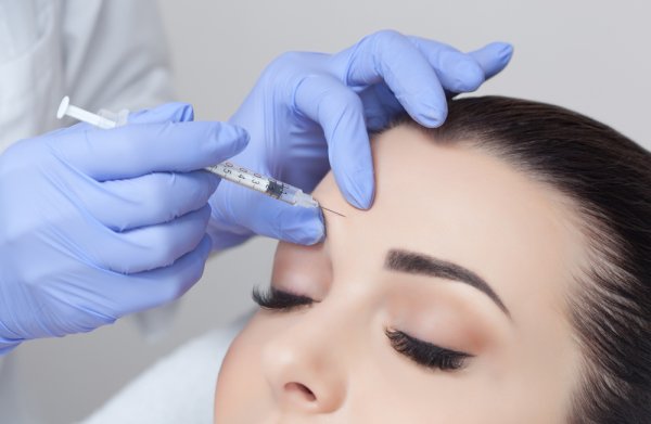 Wajah Tetap Awet Muda Dengan Perawatan di 10 Klinik Botox di Surabaya Ini (2023)
