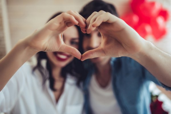 Want to Make Your Girlfriend Feel Extra Special During Friendship Day? Give Her a Gift! 10 Adorable Friendship Day Gift Ideas for Girlfriend (2019)