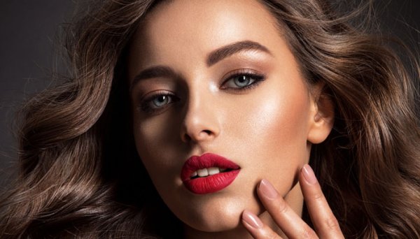 Anda Punya Kulit Sawo Matang? Ini 10 Warna Lipstik yang Cocok Digunakan Sehari-Hari