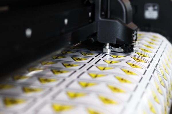 10 Rekomendasi Mesin Cutting Sticker untuk Kamu yang Punya Usaha Percetakan (2023)
