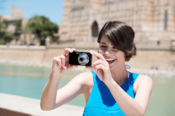 10 máy ảnh giá rẻ chỉ dưới 7 triệu đồng cho bạn thuận tiện mang đi du lịch (năm 2022)