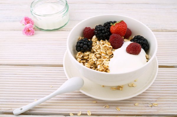 9 Rekomendasi Produk Yoghurt Terenak sebagai Santapan Diet Sehat (2023)