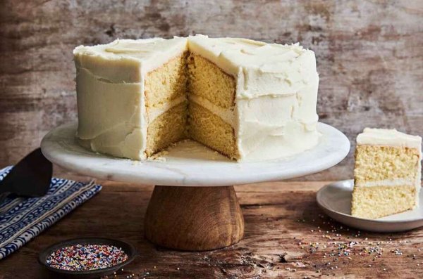 How to Make Vanilla Cake: 6 Recipes for Both Beginners & Advanced Bakers (2021)